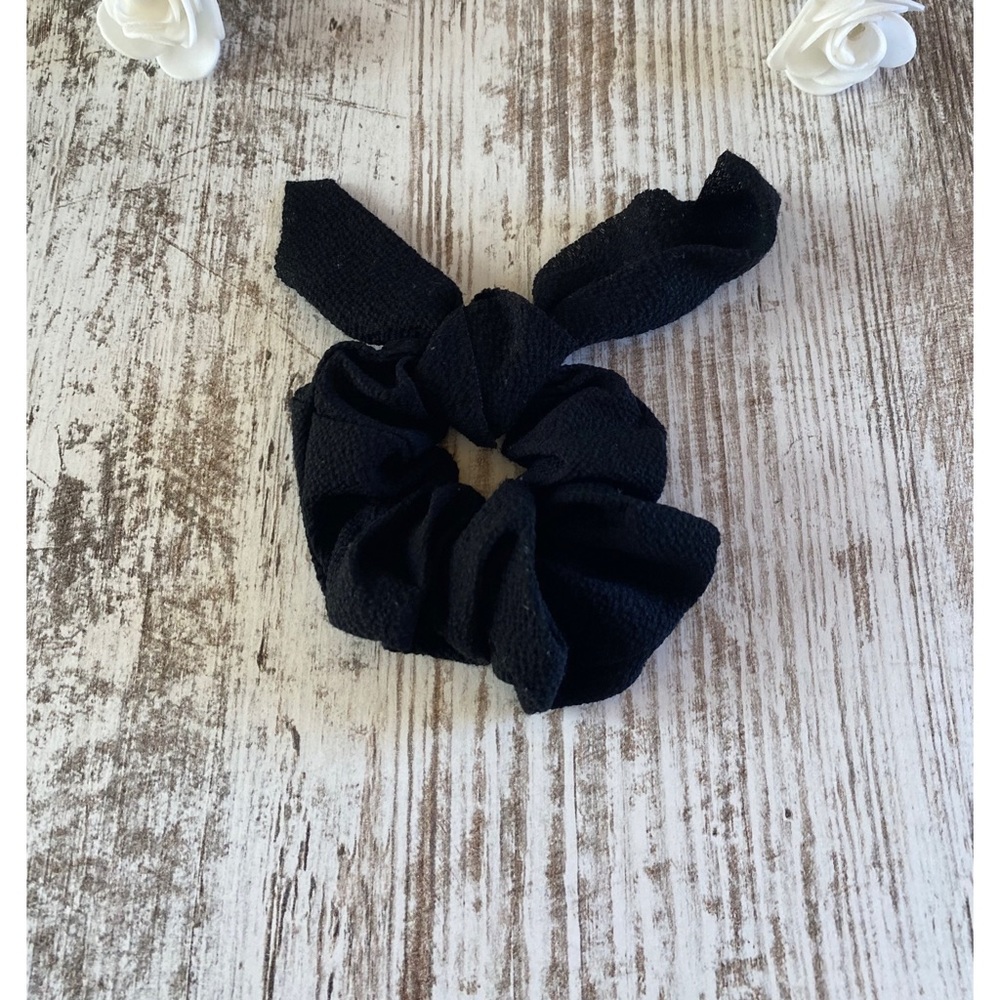 Francesca’s bow scrunchie